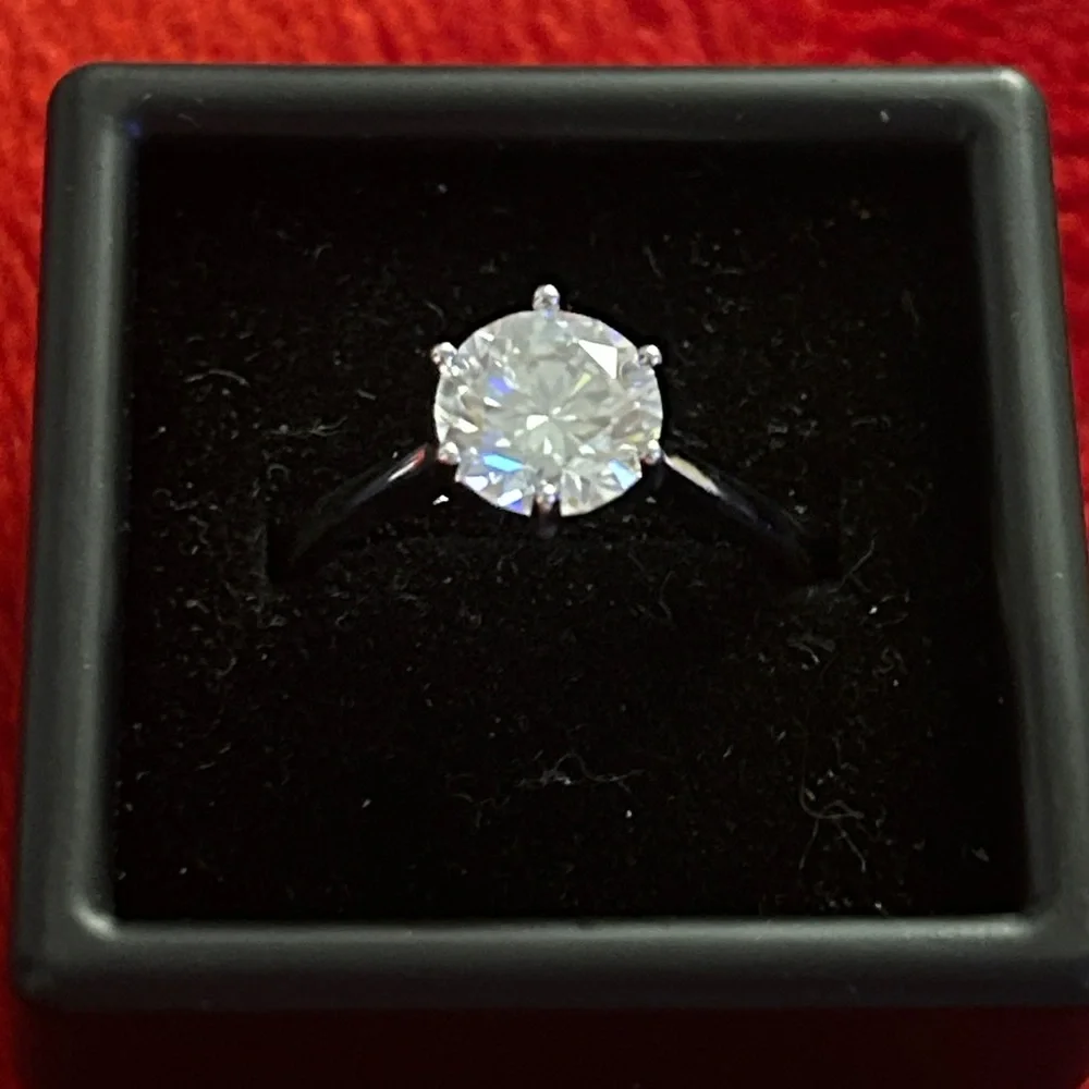 Luxury 2.0 CT Moissanite solitaire ring size 9‎